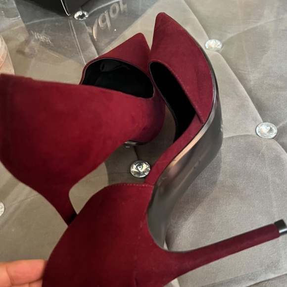 Pointed heels - Picture 2 of 5